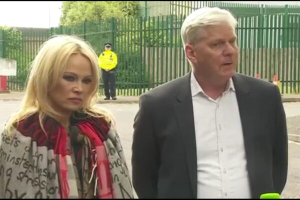 Julian Assange visited by Pamela Anderson and Kristinn Hrafnsson – Belmarsh prison London