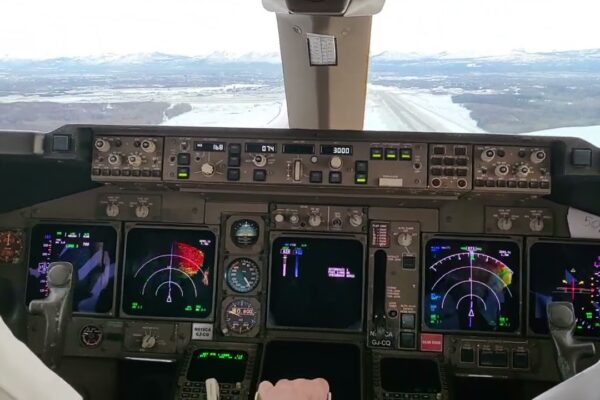 Very bumpy arrival at Anchorage, Alaska – B747-400